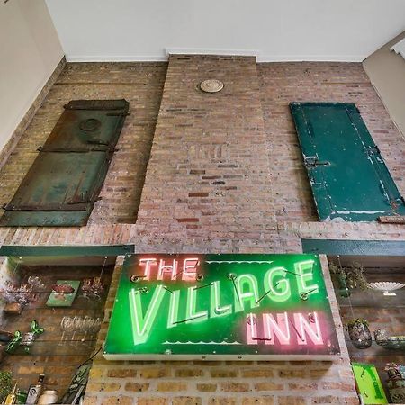 The Village Inn By Dakota Gal Digs Chicago Exterior foto