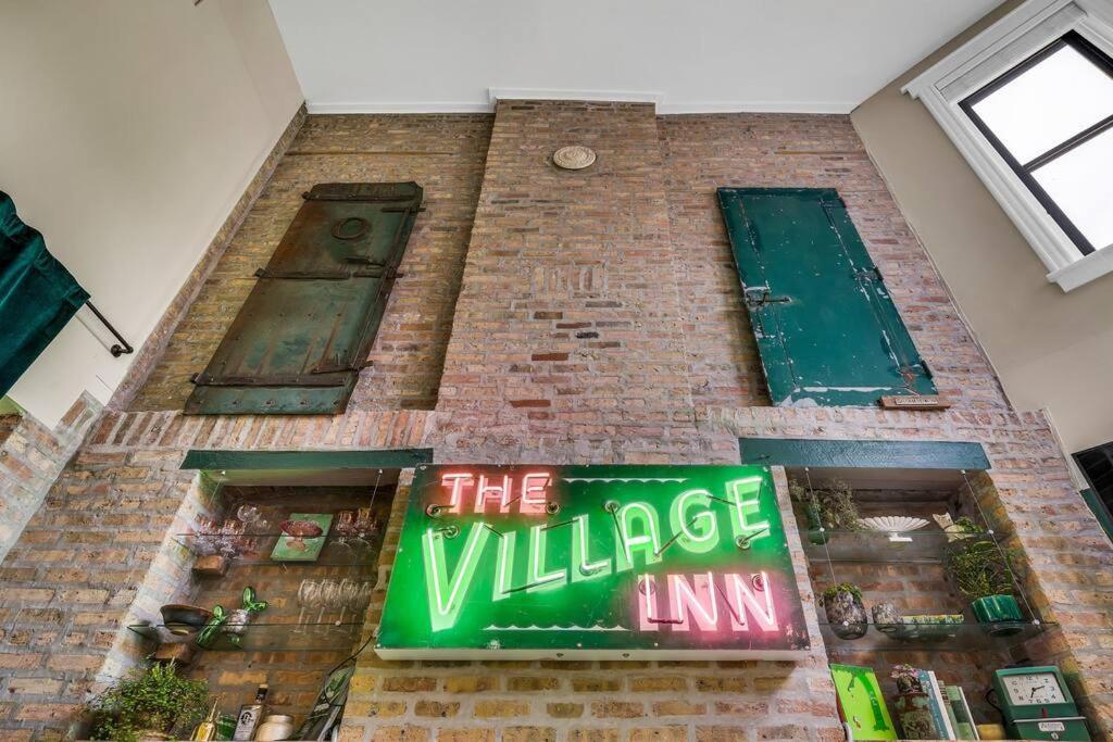 The Village Inn By Dakota Gal Digs Chicago Exterior foto