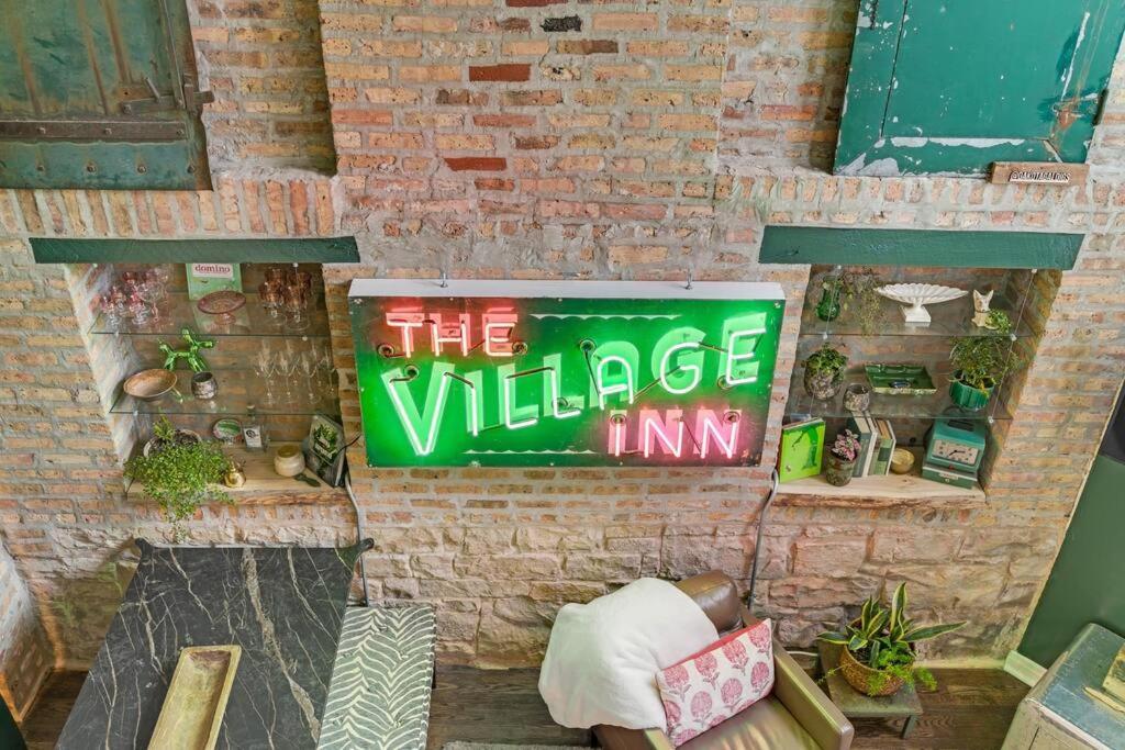 The Village Inn By Dakota Gal Digs Chicago Exterior foto